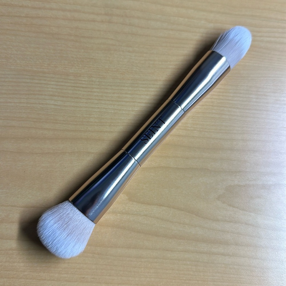 Seint IIID Brush (like new)